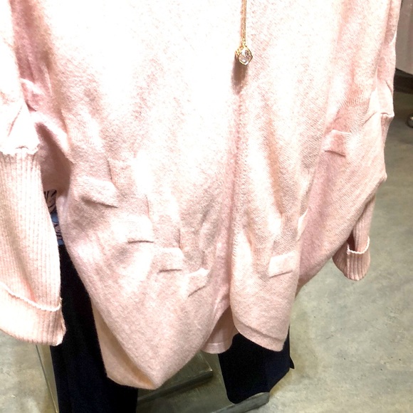 Gorgeous Frank Lyman Sweater with cable knit design. - Picture 3 of 4